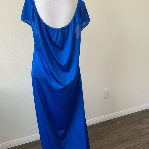 Lorraine night Gown - Picture 4 of 7